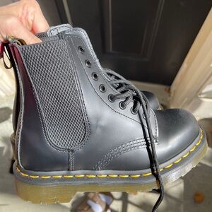 Dr martens 1460 Harper boots Wo’s sz 5 NWOT